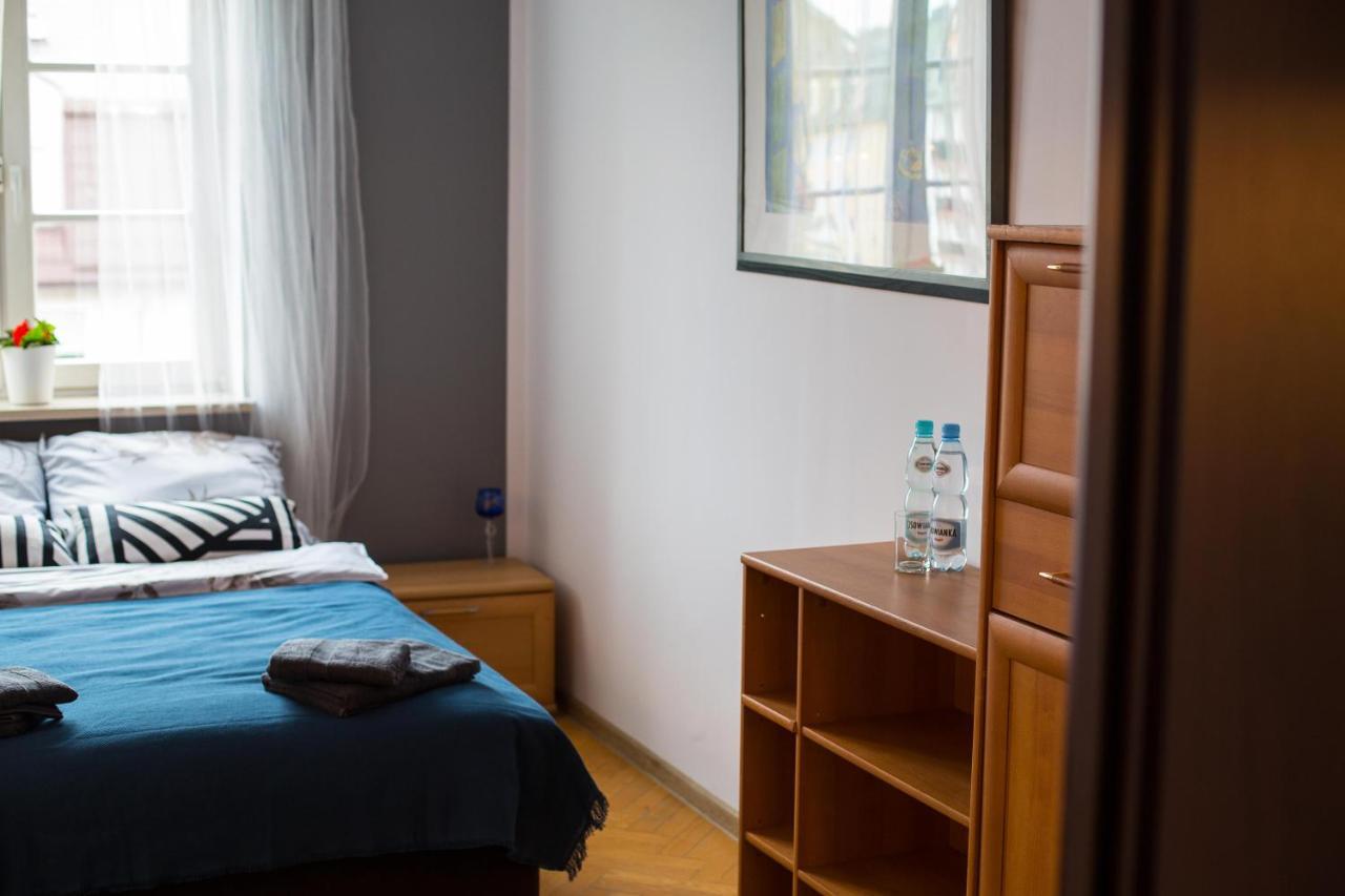 V Hostel Варшава Екстер'єр фото