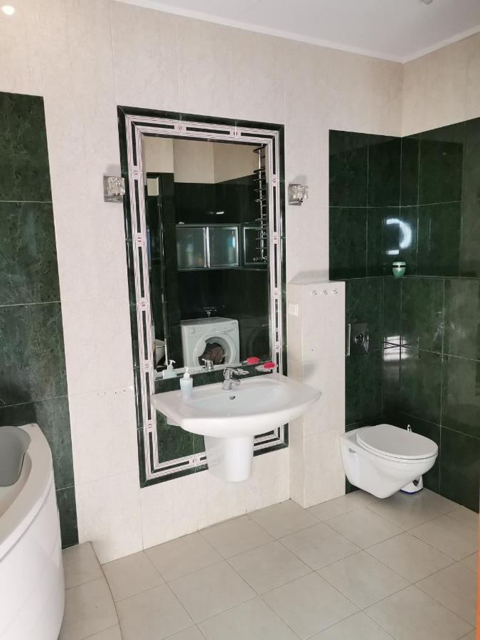 V Hostel Варшава Екстер'єр фото