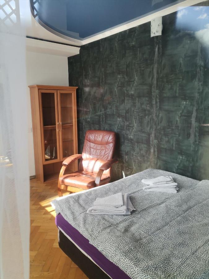 V Hostel Варшава Екстер'єр фото