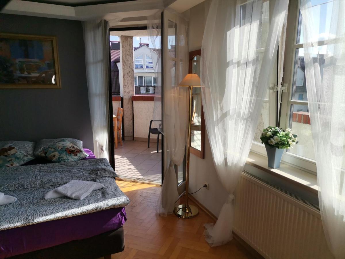 V Hostel Варшава Екстер'єр фото